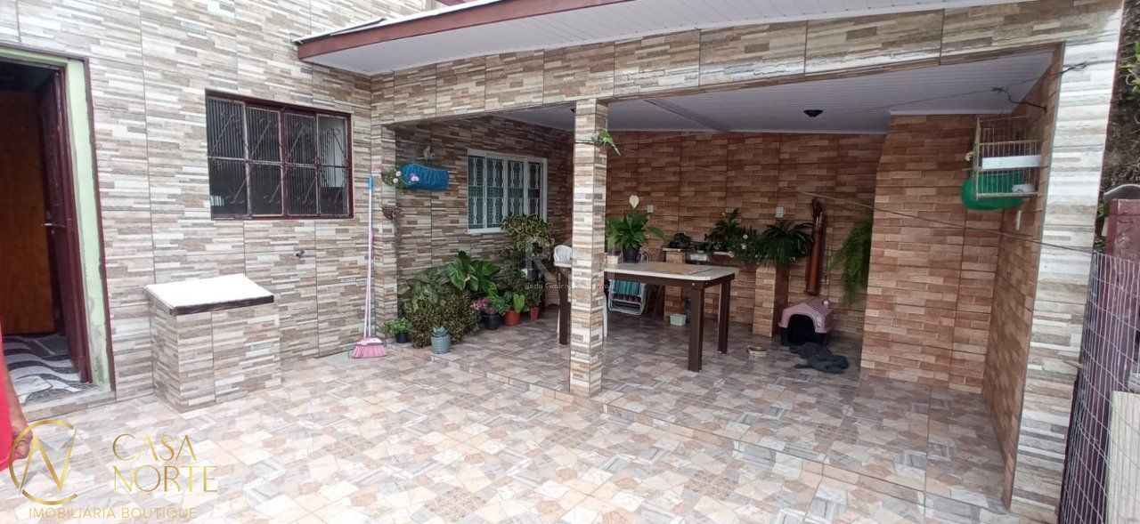 Casa à venda com 2 quartos com 119m², 1 suíte, 1 vaga, Estrada Chácara do Banco no bairro Restinga em Porto Alegre