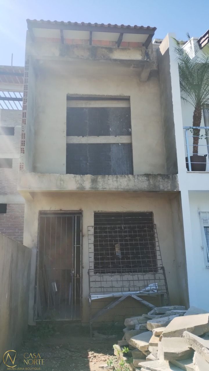 Sobrado à venda com 3 quartos, 88m², 2 suítes, 2 vagas, Rua Luzinete Alves Aragon no bairro Hípica em Porto Alegre