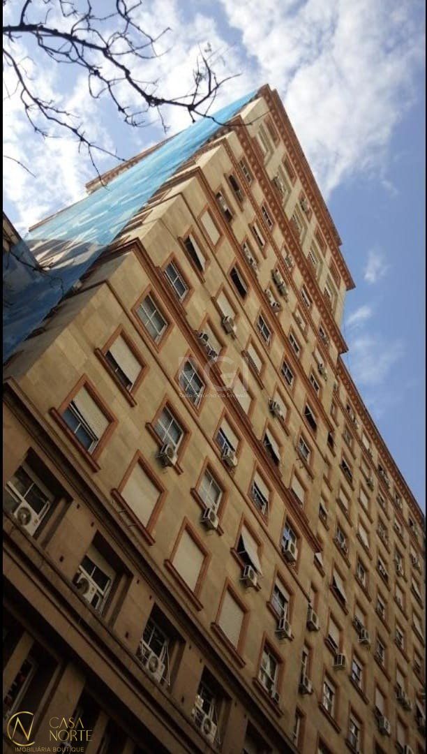 Conjunto Comercial à venda com 1 quarto, 19m², Avenida Borges de Medeiros no bairro Centro Histórico em Porto Alegre