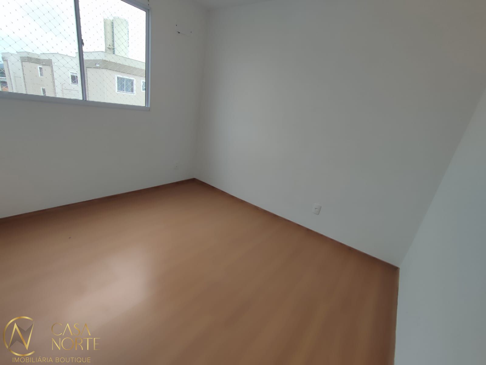 Apartamento à venda com 2 quartos, 40m², 1 vaga, Rua Sete Mil e Oito no bairro Restinga em Porto Alegre