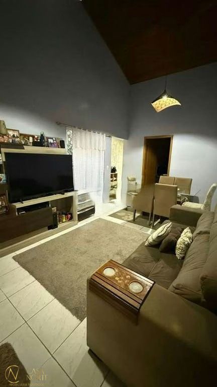 Casa à venda com 2 quartos, 68m², 1 vaga, Rua Geraldo Tollens Linck no bairro Hípica em Porto Alegre