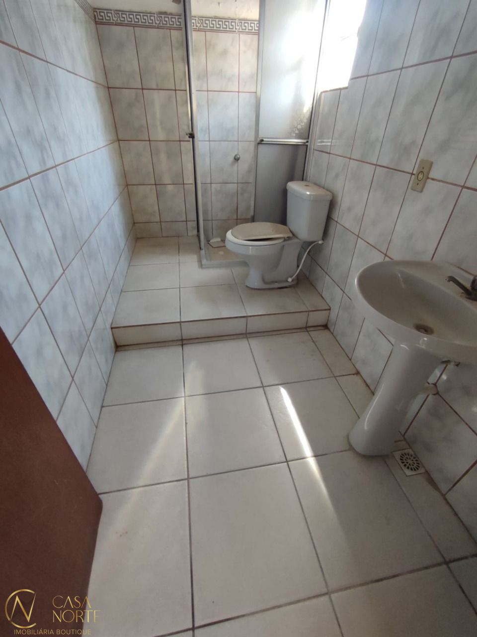Casa à venda com 5 quartos, 200m², 2 vagas, Rua Gregório Perez no bairro Cavalhada em Porto Alegre