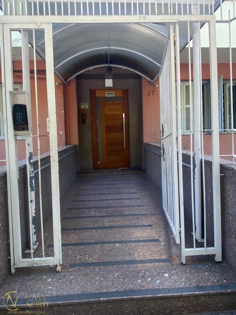 Apartamento à venda com 3 quartos, 76m², 1 vaga, Rua General Neto no bairro Floresta em Porto Alegre