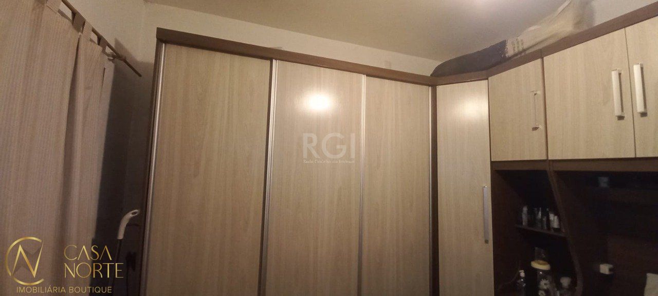 Casa à venda com 4 quartos, 160m², 1 suíte, 4 vagas, Beco dos Rossatos no bairro Campo Novo em Porto Alegre