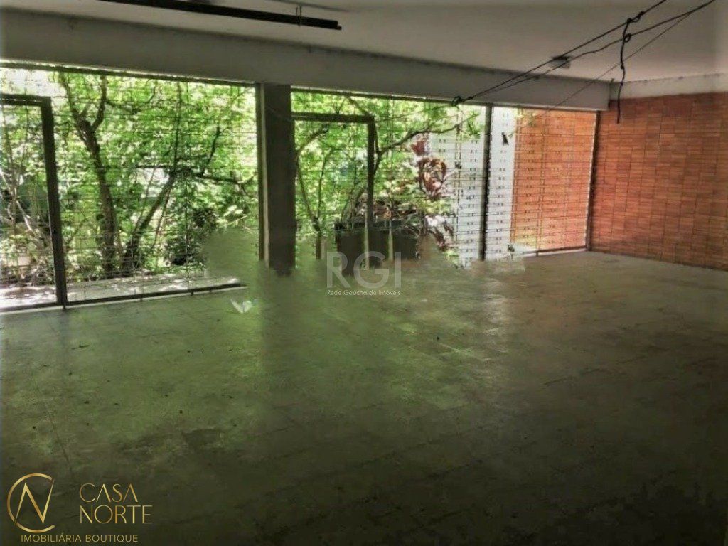 Casa à venda com 3 quartos, 280m², 1 suíte, 4 vagas, Rua Silveiro no bairro Menino Deus em Porto Alegre
