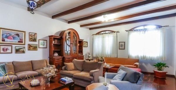 Casa à venda com 4 quartos, 230m², 1 suíte, 3 vagas, Rua Ney Messias no bairro Jardim do Salso em Porto Alegre