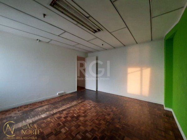 Sala Comercial à venda com 1 quarto, 46m², Rua dos Andradas no bairro Centro Histórico em Porto Alegre