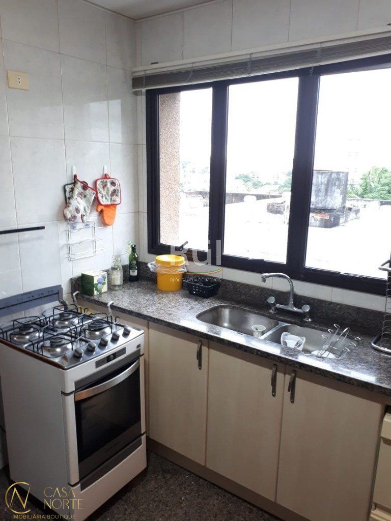 Apartamento à venda com 3 quartos, 117m², 1 suíte, 3 vagas, Rua Itaborai no bairro Jardim  Botânico em Porto Alegre