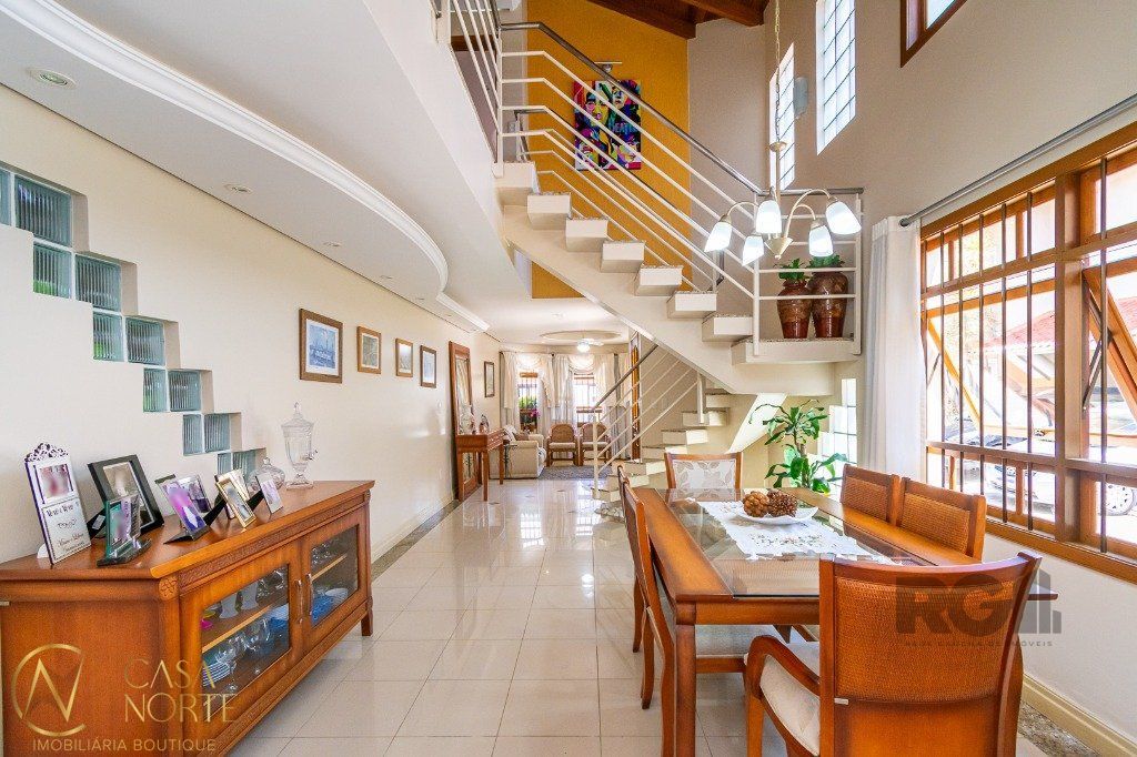 Casa de Condomínio à venda com 3 quartos, 210m², 1 suíte, 2 vagas, Avenida Ecoville no bairro Sarandi em Porto Alegre