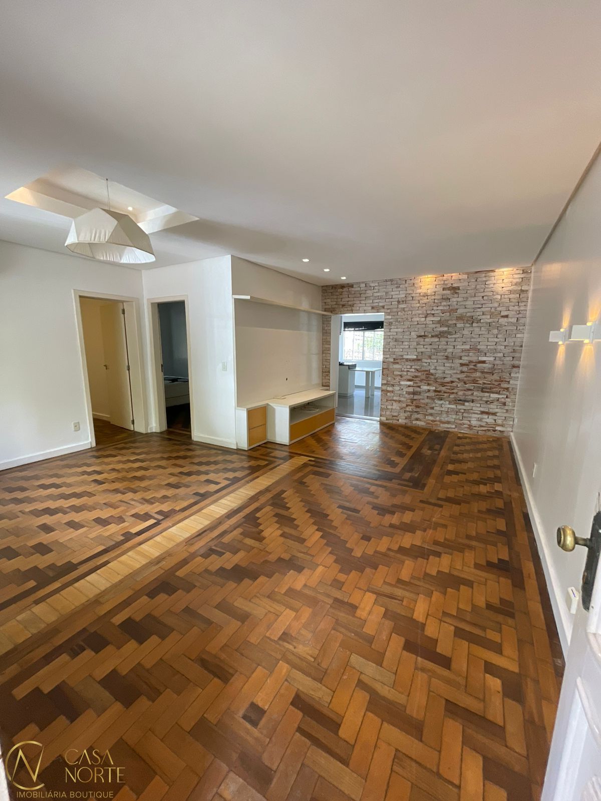 Casa à venda com 2 quartos, 94m², 1 suíte, 1 vaga, Rua Cabral no bairro Rio Branco em Porto Alegre