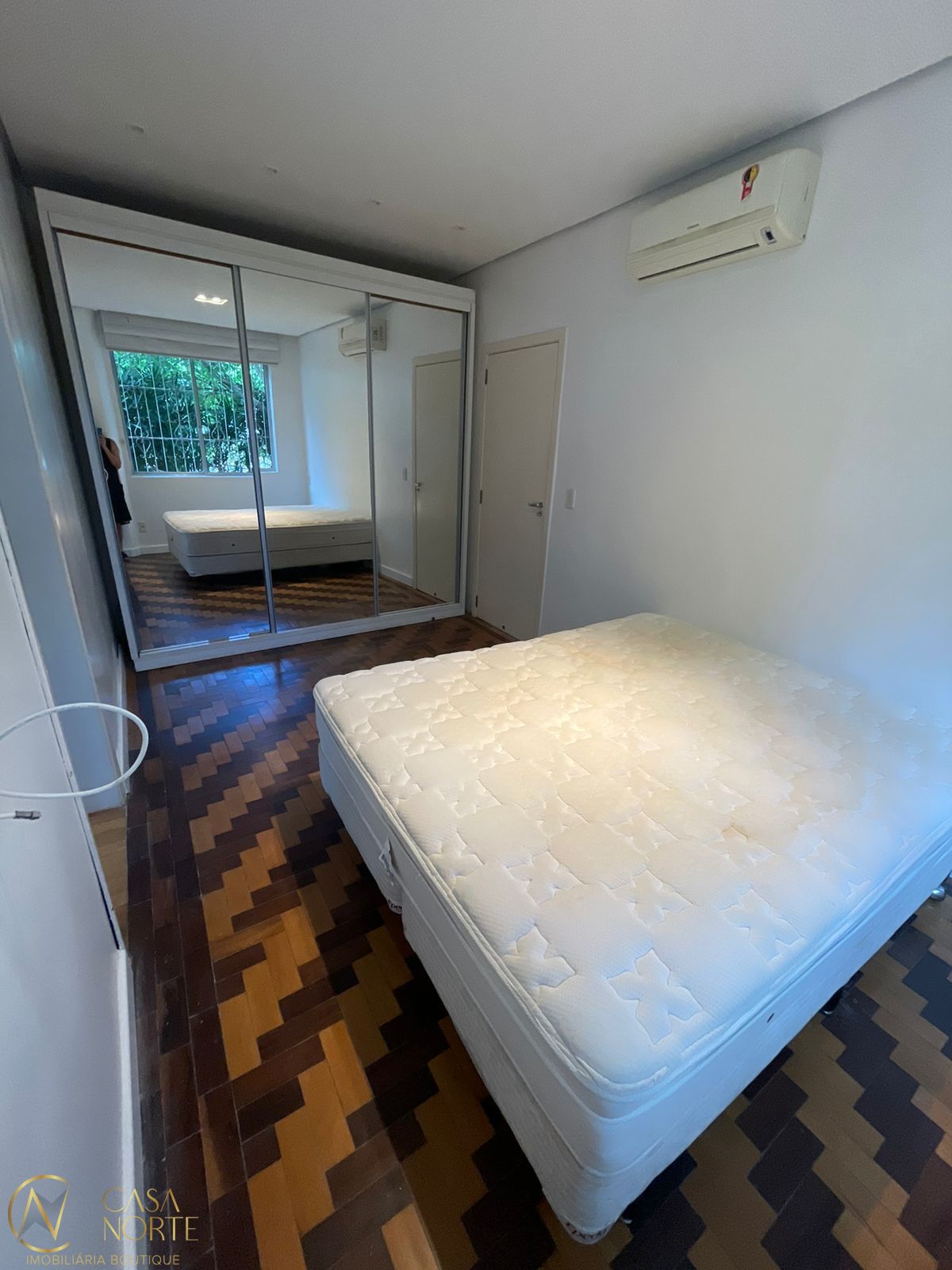 Casa à venda com 2 quartos, 94m², 1 suíte, 1 vaga, Rua Cabral no bairro Rio Branco em Porto Alegre