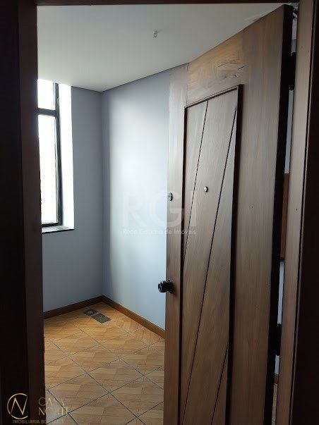 Sala Comercial à venda com 1 quarto, 45m², 1 vaga, Rua Ramiro Barcelos no bairro Floresta em Porto Alegre