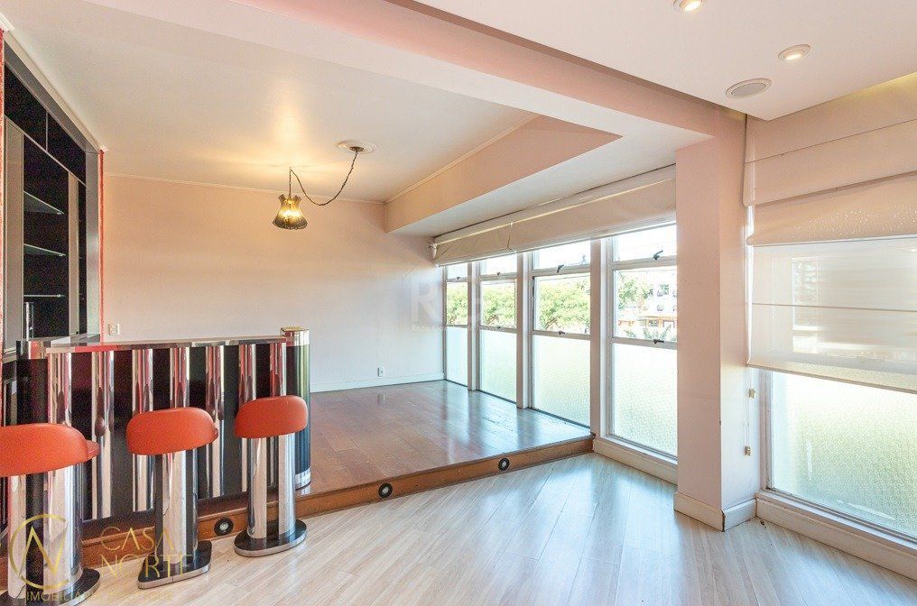 Apartamento à venda com 3 quartos, 125m², 1 suíte, 1 vaga, Avenida Ipiranga no bairro Menino Deus em Porto Alegre