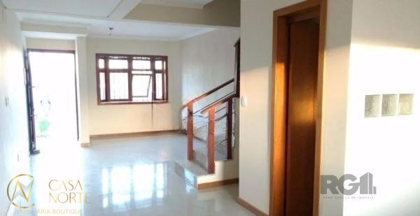 Casa à venda com 2 quartos, 151m², 1 suíte, 2 vagas, Rua Hugo Nelson Magalhaes no bairro Parque Santa Fé em Porto Alegre