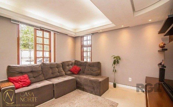 Casa de Condomínio à venda com 4 quartos, 136m², 1 suíte, 2 vagas, Rua Tamandaré no bairro Camaquã em Porto Alegre