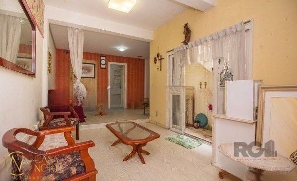Casa à venda com 4 quartos, 190m², 1 vaga, Rua Francisco Ferrer no bairro Rio Branco em Porto Alegre