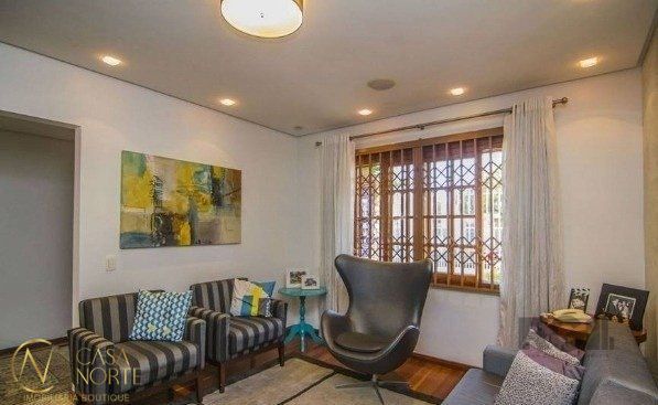 Casa à venda com 4 quartos, 412m², 2 suítes, 3 vagas, Rua Fonseca Ramos no bairro Medianeira em Porto Alegre