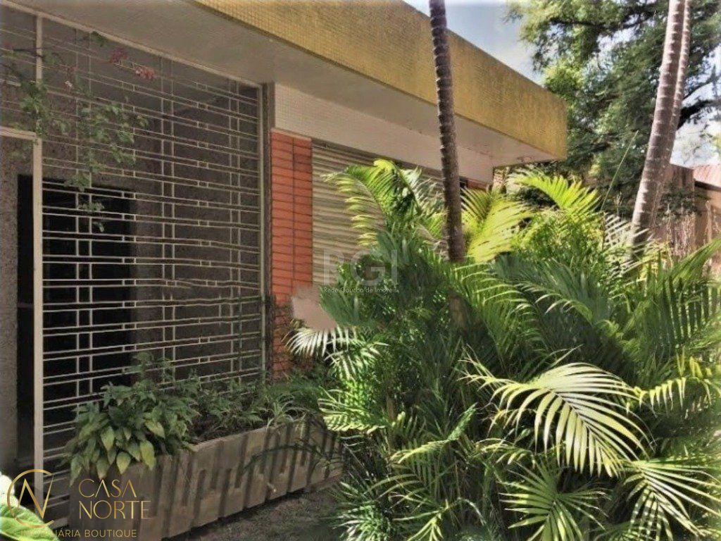 Casa à venda com 3 quartos, 280m², 1 suíte, 4 vagas, Rua Silveiro no bairro Menino Deus em Porto Alegre