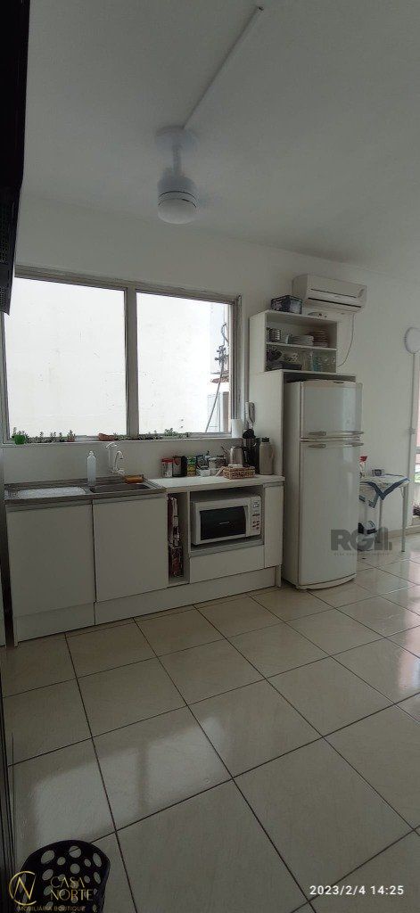 Sala Comercial à venda , 30m², Avenida Cristovao Colombo no bairro Floresta em Porto Alegre