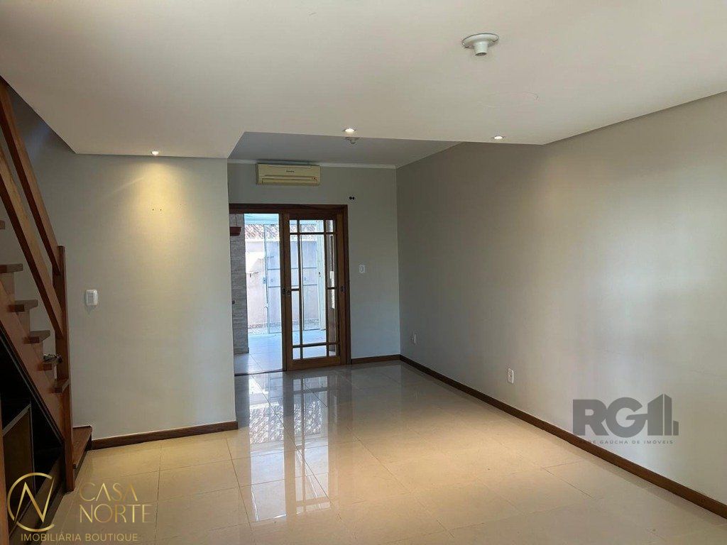Casa de Condomínio à venda com 3 quartos, 193m², 1 suíte, 2 vagas, Rua Dr Pio Ângelo no bairro Ipanema em Porto Alegre