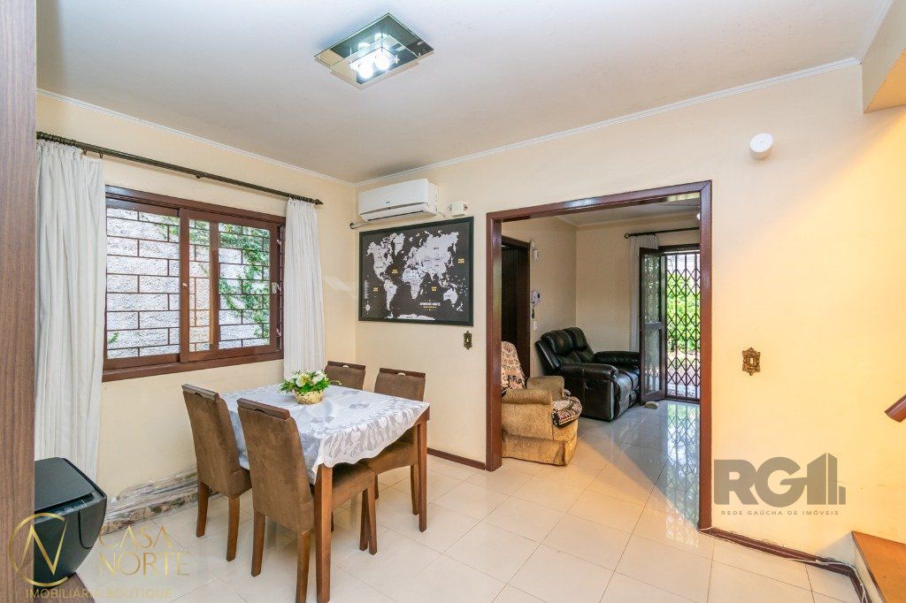Casa à venda com 4 quartos, 174m², 1 suíte, 4 vagas, Rua Ramiro Barcelos no bairro Floresta em Porto Alegre