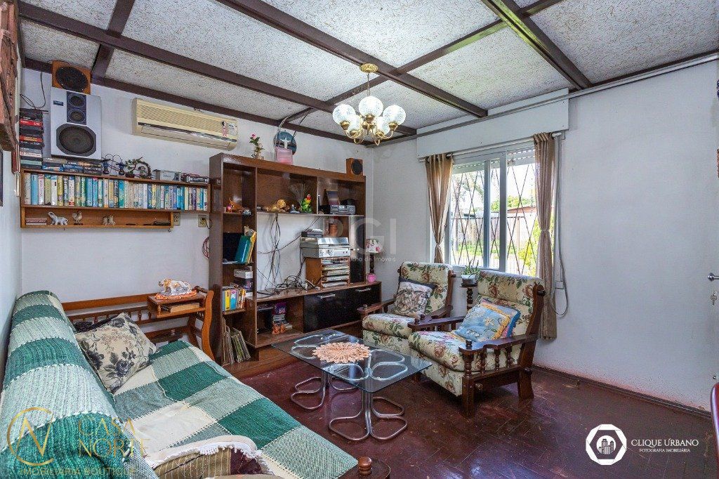 Casa à venda com 4 quartos, 93m², 1 suíte, 4 vagas, Rua Ledo Guimaraes Mariante no bairro Jardim Leopoldina em Porto Alegre
