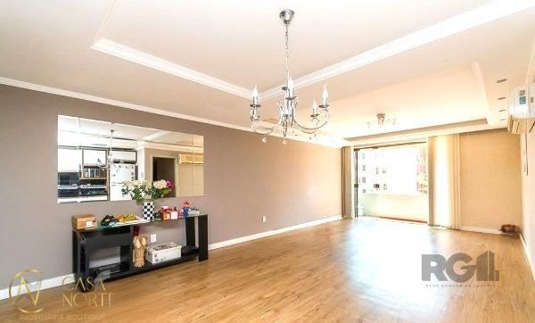 Apartamento à venda com 3 quartos, 117m², 1 suíte, 1 vaga, Rua Vinte e Quatro de Outubro no bairro Moinhos de Vento em Porto Alegre