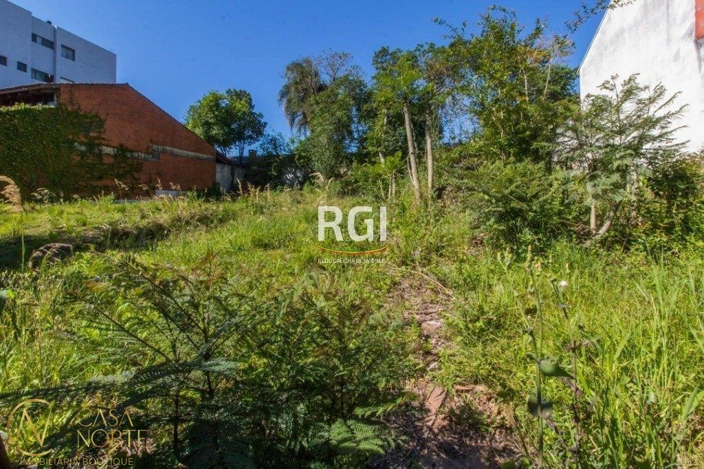 Terreno à venda  com 363m², Avenida Teixeira Mendes no bairro Chácara das Pedras em Porto Alegre