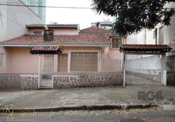 Casa à venda com 3 quartos, 217m², 1 suíte, 3 vagas, Rua Doutor João Dutra no bairro Petrópolis em Porto Alegre