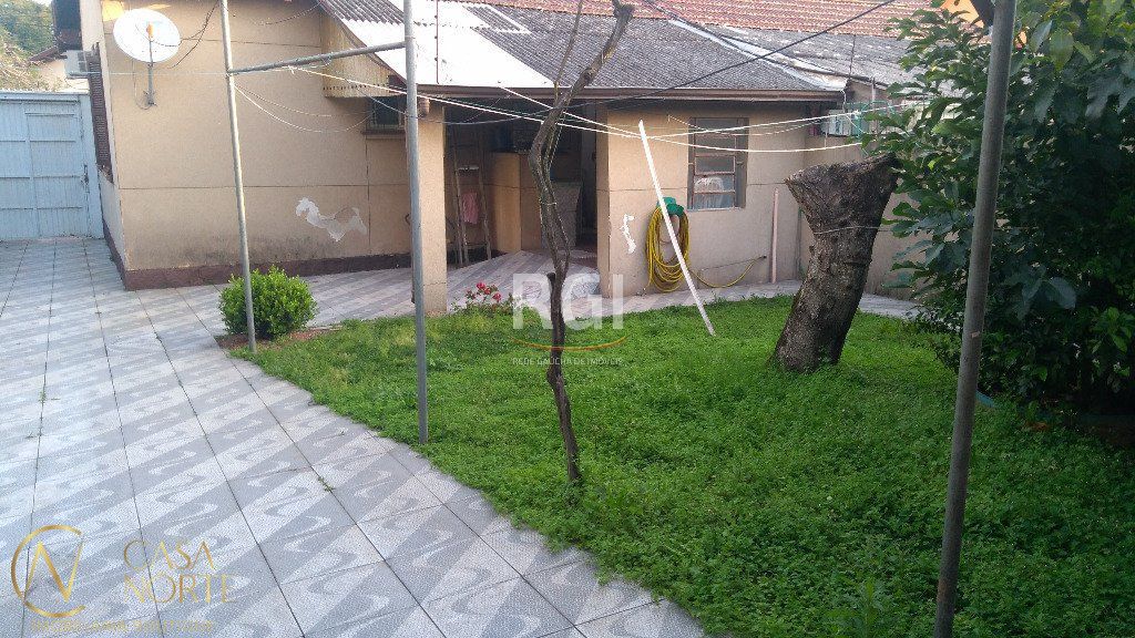 Casa à venda com 3 quartos, 130m², 7 vagas, Rua Toroqua no bairro Passo da Areia em Porto Alegre