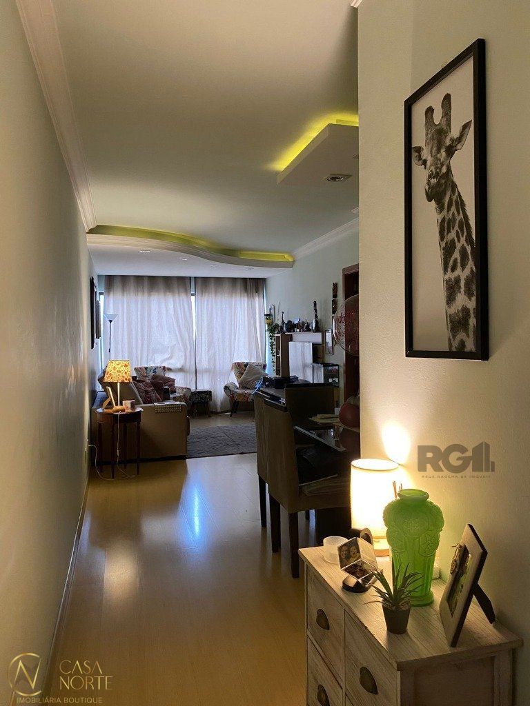 Apartamento à venda com 3 quartos, 84m², 1 suíte, 1 vaga, Rua Evaristo da Veiga no bairro Partenon em Porto Alegre