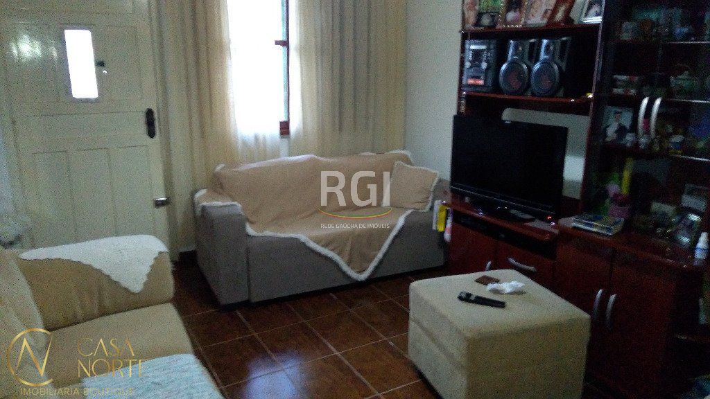 Casa à venda com 3 quartos, 130m², 7 vagas, Rua Toroqua no bairro Passo da Areia em Porto Alegre