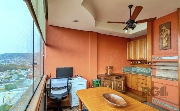 Cobertura à venda com 3 quartos, 245m², 1 suíte, 3 vagas, Rua Professor Freitas Cabral no bairro Jardim  Botânico em Porto Alegre