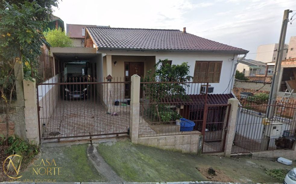Casa à venda com 3 quartos, 206m², 1 suíte, 3 vagas, Beco Dois da Rua José Grimberg no bairro Costa e Silva em Porto Alegre