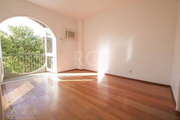 Apartamento à venda com 3 quartos, 113m², 1 suíte, 1 vaga, Avenida Cristóvão Colombo no bairro Floresta em Porto Alegre