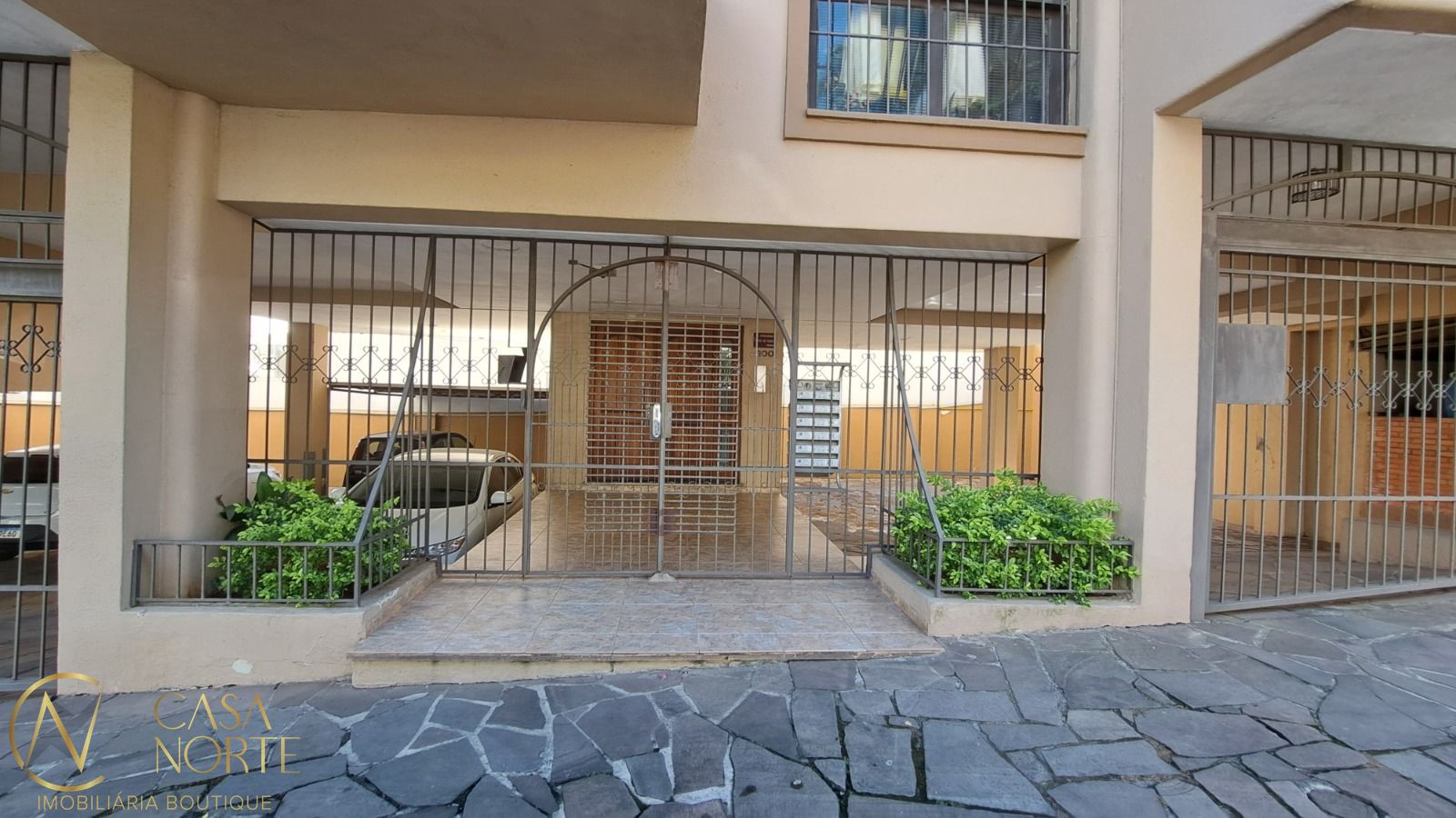 Cobertura à venda com 3 quartos, 210m², 2 vagas, Rua Inhanduí no bairro Cristal em Porto Alegre