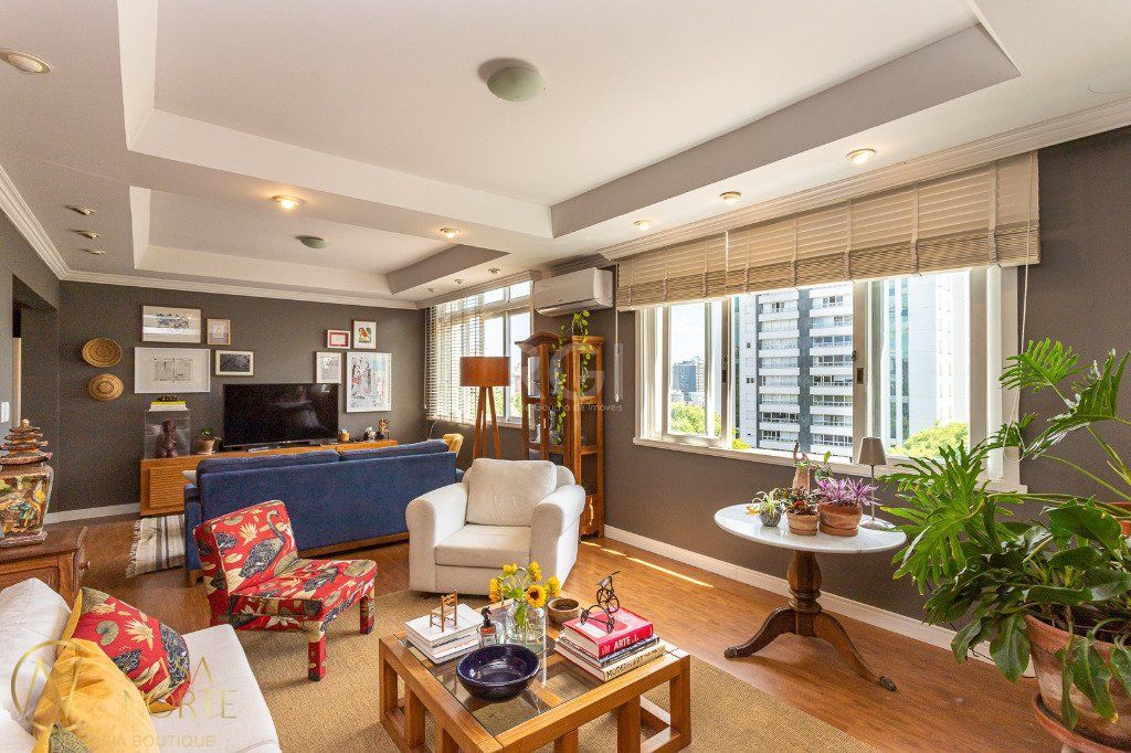 Apartamento à venda com 4 quartos, 186m², 1 suíte, 1 vaga, Rua Dona Leonor no bairro Rio Branco em Porto Alegre