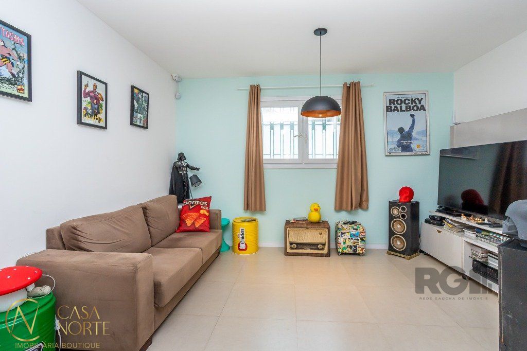 Casa à venda com 3 quartos, 167m², 3 vagas, Rua João Alfredo Mello no bairro Jardim Sabará em Porto Alegre