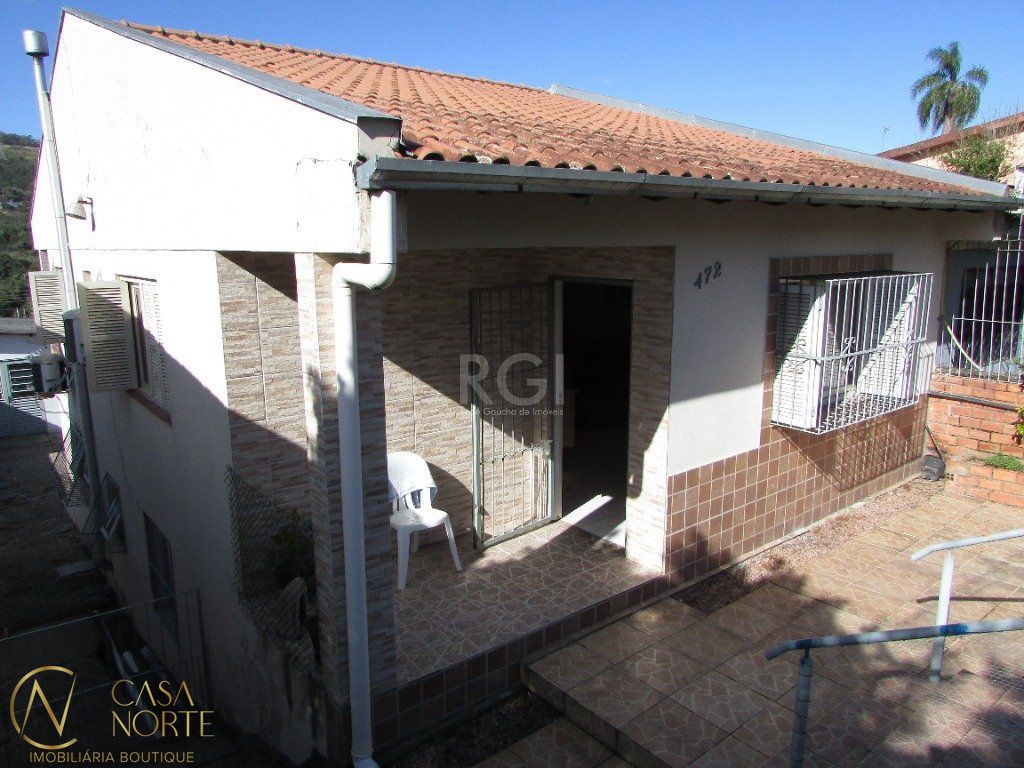 Casa à venda com 3 quartos, 180m², 2 vagas, Rua Thomaz Francisco de Jesus no bairro Jardim Carvalho em Porto Alegre