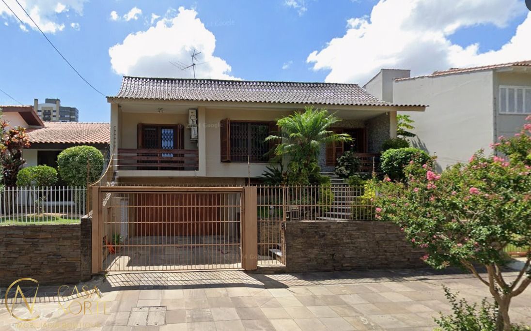 Casa à venda com 3 quartos, 313m², 1 suíte, 3 vagas, Rua Maestro Salvador Campanella no bairro Jardim Planalto em Porto Alegre