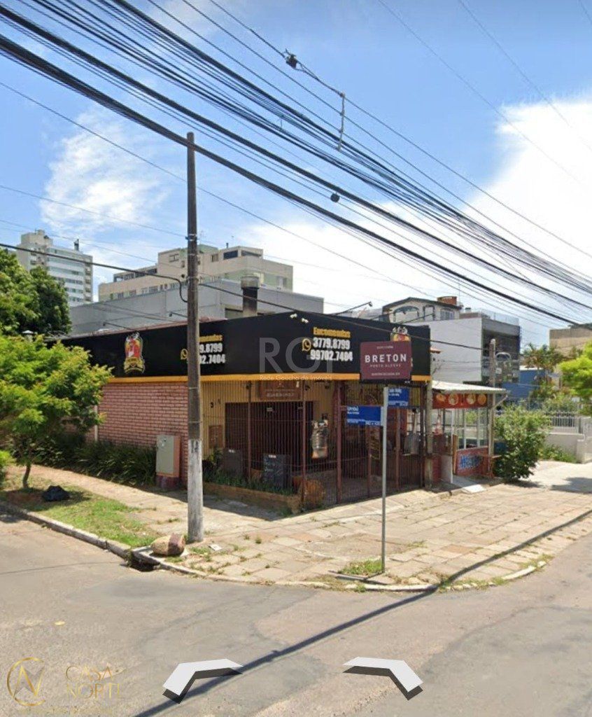 Casa à venda com 2 quartos, 230m², 1 vaga, Avenida João Wallig no bairro Passo da Areia em Porto Alegre