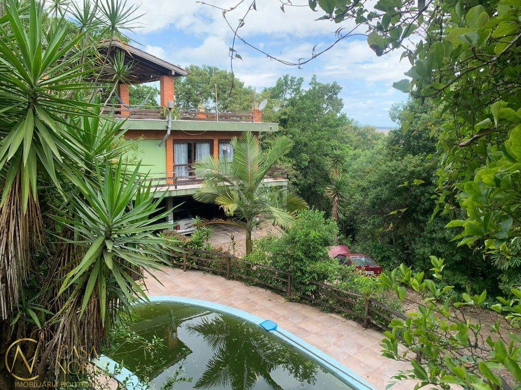 Casa à venda com 3 quartos, 200m², 1 suíte, 4 vagas, Rua Hygino Russi Lima no bairro Ponta Grossa em Porto Alegre