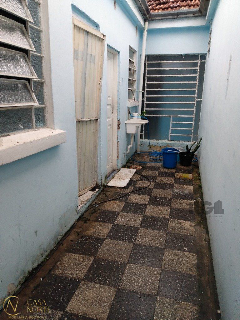 Casa à venda com 4 quartos, 293m², 1 suíte, 3 vagas, Rua Delegado Grant no bairro Santana em Porto Alegre