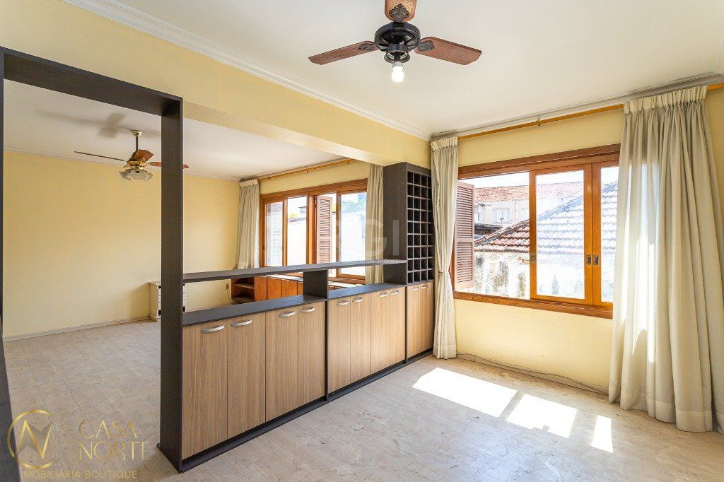 Apartamento à venda com 3 quartos, 157m², 1 vaga, Rua Dona Eugênia no bairro Santa Cecília em Porto Alegre