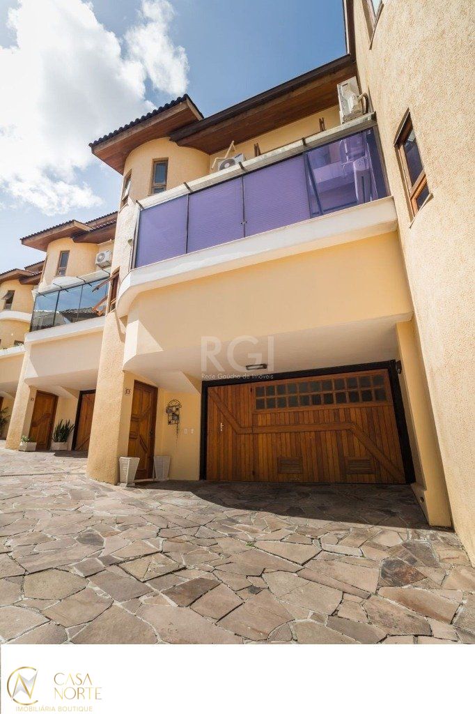 Casa de Condomínio à venda com 3 quartos, 240m², 1 suíte, 3 vagas, Rua João Mendes Ouriques no bairro Jardim Isabel em Porto Alegre
