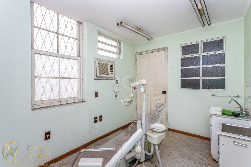 Terreno à venda  com 382m², Avenida Bento Gonçalves no bairro Partenon em Porto Alegre