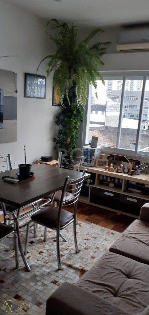 Apartamento à venda com 2 quartos, 70m², Avenida Presidente Franklin Roosevelt no bairro São Geraldo em Porto Alegre