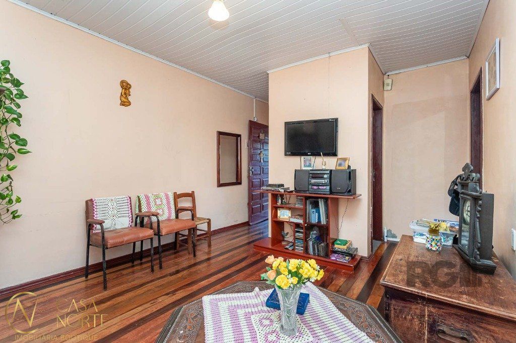 Casa à venda com 3 quartos, 125m², 1 suíte, 2 vagas, Rua São Simão no bairro Jardim do Salso em Porto Alegre