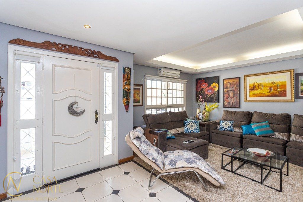 Casa à venda com 5 quartos, 428m², 3 suítes, 3 vagas, Rua Comendador Claudius Zaluski no bairro Morro Santana em Porto Alegre