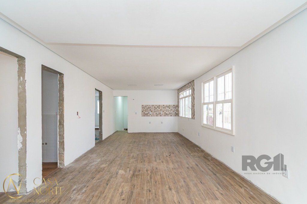 Casa à venda com 3 quartos, 96m², 2 suítes, 3 vagas, Rua Ursa Maior no bairro Cristal em Porto Alegre